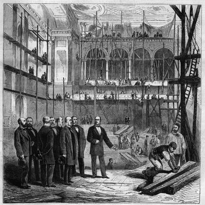 Miembros del comité permanente visitando el trabajo de la nueva sala de la Asamblea Nacional en París de Unknown artist