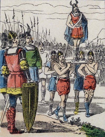 A la muerte de Childerico I, su hijo Clodoveo fue elegido rey por los francos salios que lo llevaron sobre el baluarte mientras recorrían el campamento (grabado) de Unknown artist