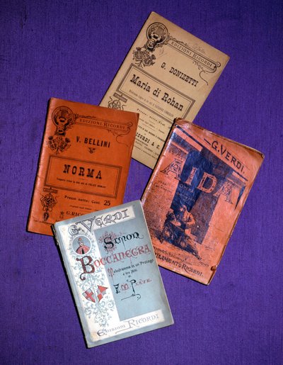 Libretos de ópera (Giuseppe Verdi, Vincenzo Bellini, Gaetano Donizetti) de Unknown artist