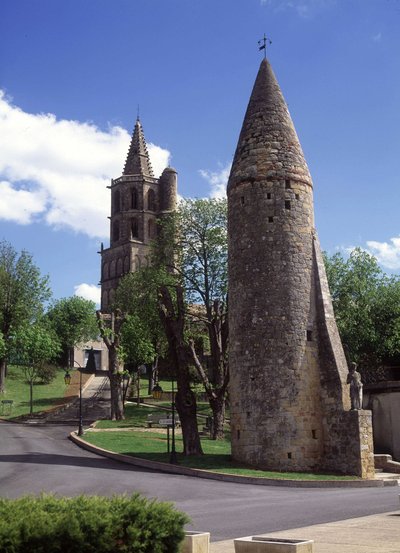 Puerta de la ciudad y de la Iglesia de Avignonet en Lauragais (31), restos de una tierra cátara destruida en 1229 de Unknown artist