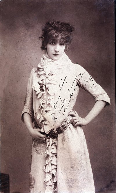 Retrato de Henriette Rosine Bernard, conocida como Sarah Bernhardt (1844-1923), fotografía autografiada de Unknown artist