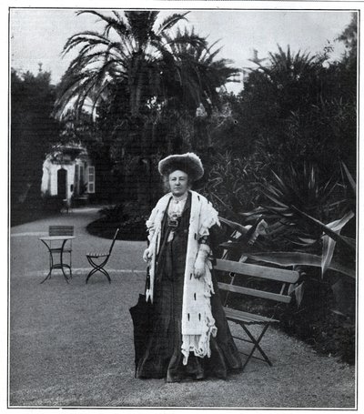 Retrato de Madame Juliette Adam (nacida Lambert) (1836-1936), escritora, polemista y feminista francesa en Niza en 1905 de Unknown artist