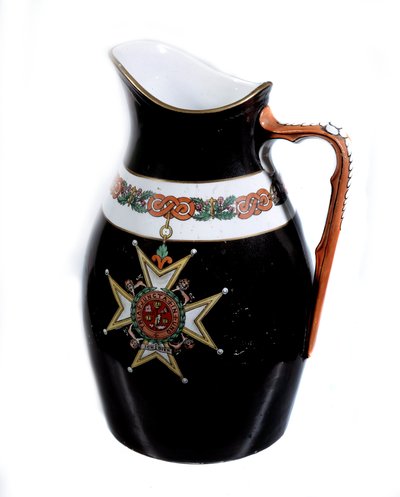 Olla con cruz de la Orden del Baño de Unknown artist