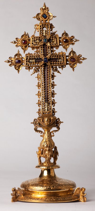 Cruz relicario. Orfebrería con joyas. Abadía de origen (Saint-Amand Tournai, ex-Elnone. Siglo XVI. de Unknown artist