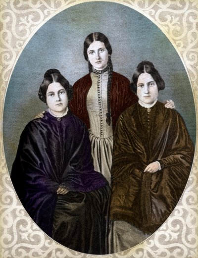 LAS HERMANAS FOX Margaretta, Kate y Leah pioneras espiritistas (Hermanas Fox: de izquierda a derecha: Margaretta o Maggie (1837-1893), Kate (1828-1892) y Leah (1814-1880), pioneras del espiritismo y el espiritismo. de Unknown artist