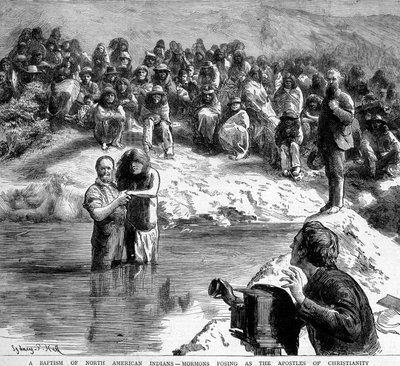 El bautismo en América del Norte de un indio por un mormón posando frente a la cámara como los apóstoles del cristianismo. Ilustración del siglo XIX. de Unknown artist