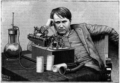 Thomas Edison (1847-1931), físico estadounidense, en Nueva York, escuchando el primer "fonograma" enviado desde Inglaterra. (De una fotografía comunicada a "La Naturaleza" por el Coronel Gouraud). Grabado en "La Naturaleza: revista de ciencias y sus aplica de Unknown artist