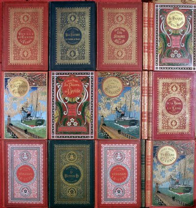 Varias portadas de los libros de Julio Verne publicados en las ediciones de Hetzel. Colección de la biblioteca de Julio Verne. París de Unknown artist