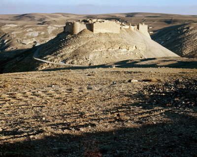Vista de Karac el Chobac, castillo cruzado en el lado oriental del Arabah de Unknown artist