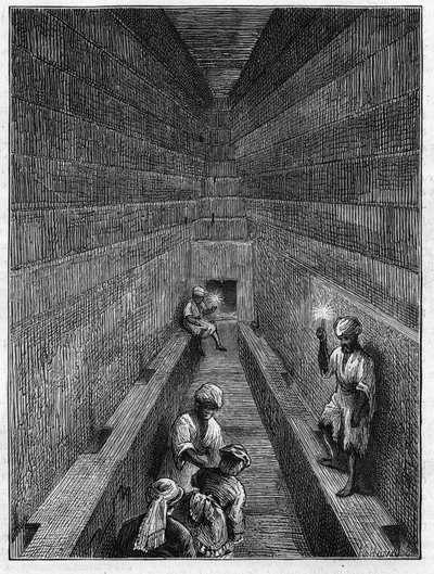 Vista de la gran galería de la pirámide de Keops en Guiza, Egipto. de Unknown artist
