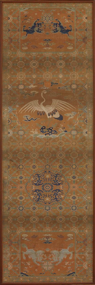 Cubierta de silla con una grulla, leones, dragones, símbolos auspiciosos y patrones florales de Unknown artist