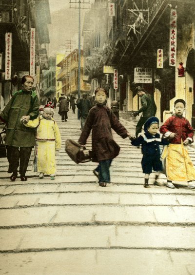 Niños en la calle Pottinger en Hong Kong en 1890. China de Unknown artist