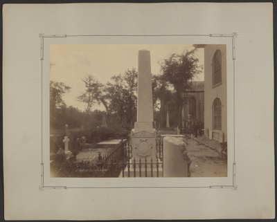 Monumento desplazado, Iglesia Luterana de San Juan, calle Archdale entre Clifford y King, mirando al sur, Charleston. de Unknown artist