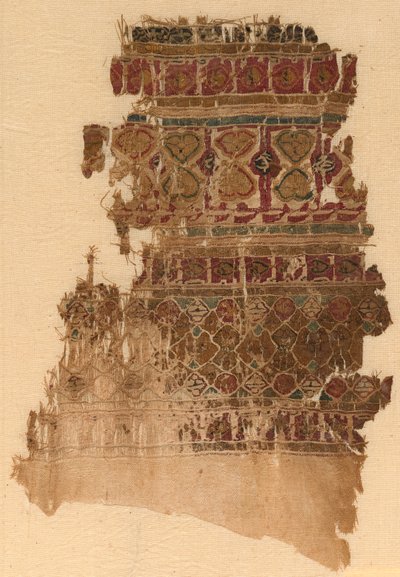 Fragment of a Tiraz-Style Textile de Unknown artist