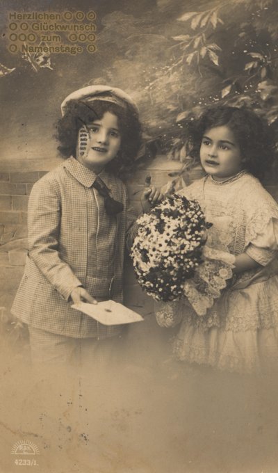 Tarjeta de felicitación del día del nombre histórico, niños disfrazados de muñecos, kitsch, romántico de Unknown artist