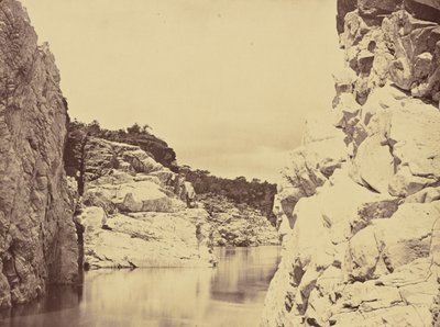 [Rocas de mármol en Nerbudda] de Unknown artist