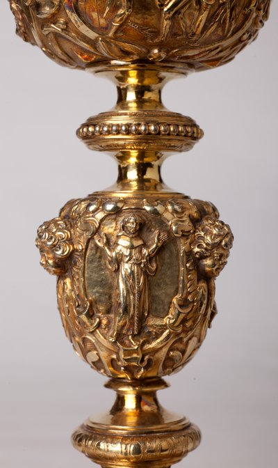 Orfebrería. Cáliz. Donación del canónigo A. Le Vaillant de la Bassarderie, decano del capítulo de la catedral 1726 a 1758 (detalle) de Unknown artist
