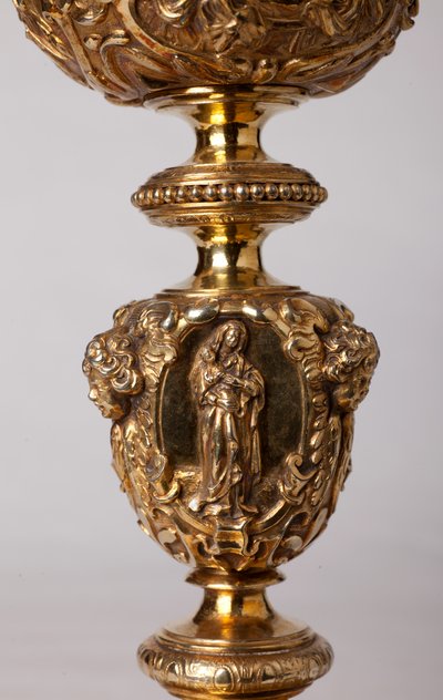 Orfebrería. Cáliz. Regalo del canónigo A. Le Vaillant de la Bassarderie, decano del capítulo de la catedral 1726 a 1758. Siglo XVIII. (detalle) de Unknown artist