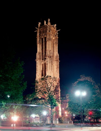 Vista nocturna de la Torre Saint Jacques (hecha en 1523) en París de Unknown artist