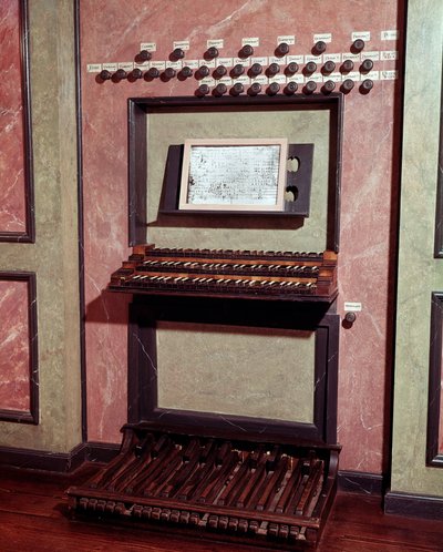 Órgano de la iglesia Marienkirche, Bonn, Alemania, que Ludwig van Beethoven (1770-1827), compositor alemán, solía tocar de niño) Museo Beethoven, Bonn de Unknown artist