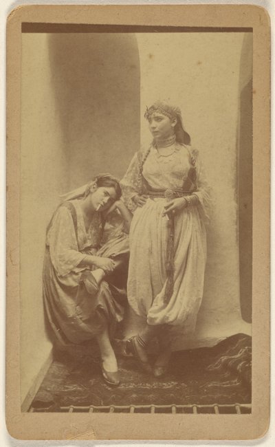 [Orientalista retrato de estudio de dos mujeres] de Unknown artist
