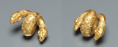 Pair of Hair Ringlets with Ram Head de Unknown artist