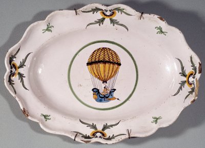 Plato de loza decorado con la representación de un ascenso en globo de Unknown artist