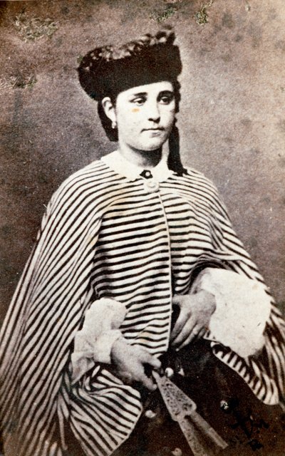 Retrato de Teresita Garibaldi (1845-1903), hija del patriota italiano y héroe del Risorgimento Giuseppe Garibaldi (1807-1882) y su primera esposa Anita (1821-1849). Fotografía. Colección privada de Unknown artist