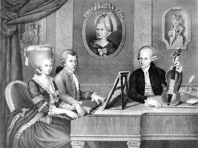 Retrato de Wolfgang Amadeus Mozart (1756 - 1791) entre su padre y su madre. Litografía del siglo XIX. de Unknown artist