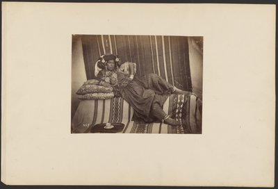 [Odalisca argelina reclinada, tribu Ouled Nail] de Unknown artist