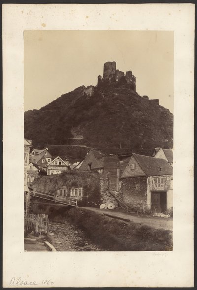 [Ruinas del castillo con vistas a la ciudad] de Unknown artist