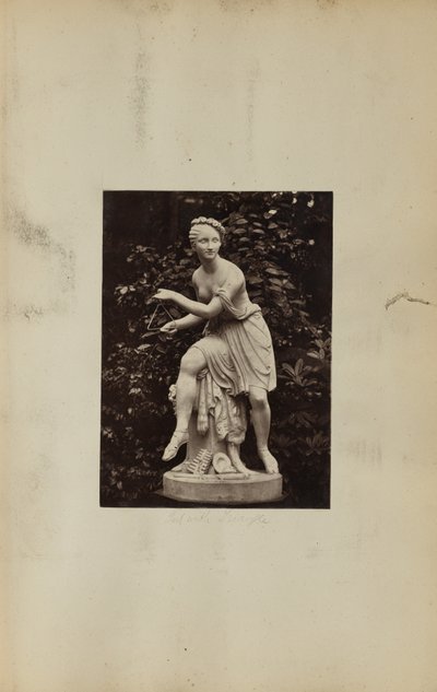 [Estatua de niña con triángulo] de Unknown artist