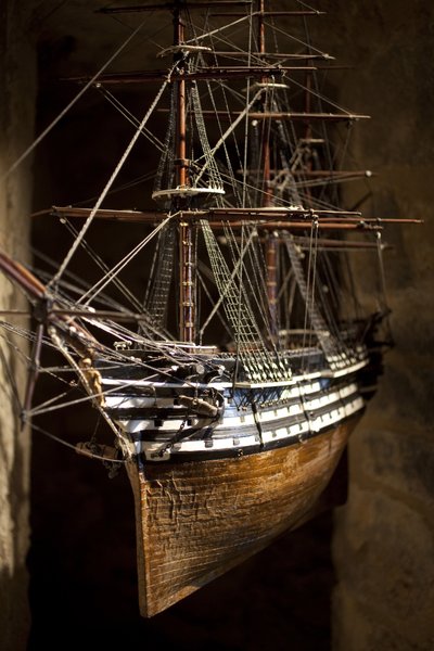 El Marengo. Modelo votivo, visto desde la proa, después de 1810. Modelo de madera, valiente y fibras vegetales. Museo Marítimo de Brest. de Unknown artist