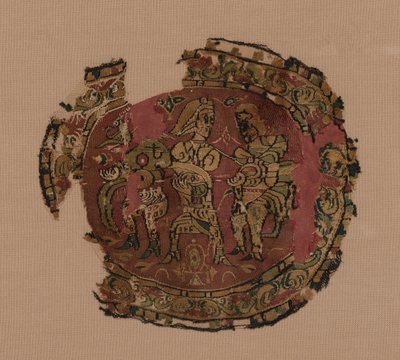Tres figuras de una túnica de Unknown artist
