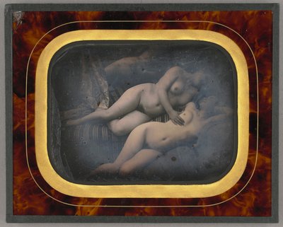 Dos mujeres abrazadas de Unknown artist