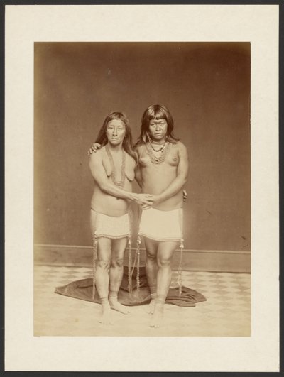 [Dos mujeres tomadas de la mano] de Unknown artist