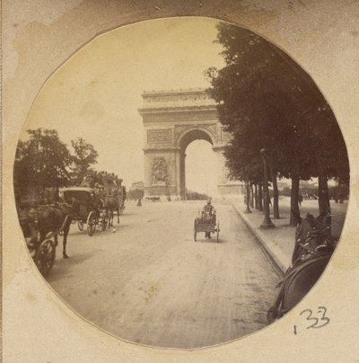[Vista del Arco del Triunfo, París, Francia, con carruajes en la calle]. de Unknown artist
