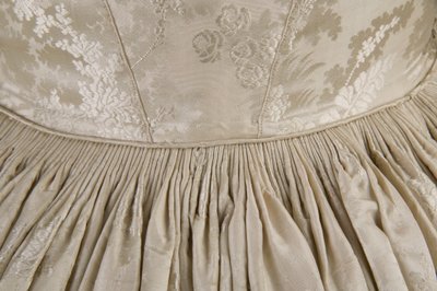 Vestido de novia (vista detallada de la cintura trasera) de Unknown artist