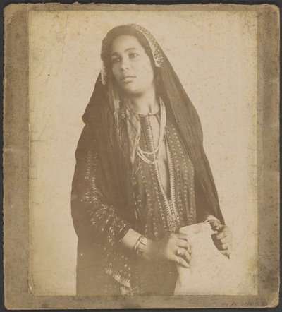 [Mujer joven con velo] de Unknown artist