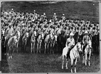 2º Regimiento de Caballería Ligera de Madrás en desfile de Unknown photographer