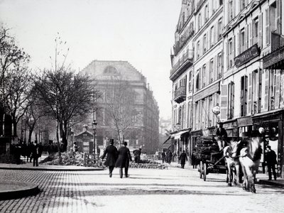 Una calle de París con el teatro Ambigu (3er distrito) de Unknown photographer