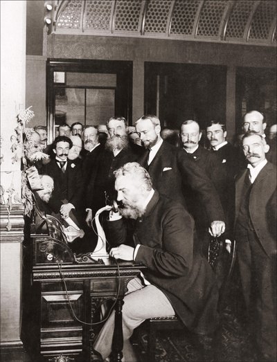 Alexander Graham Bell (1847-1922) en la inauguración de la línea de larga distancia de Nueva York a Chicago, 18 de octubre de Unknown photographer