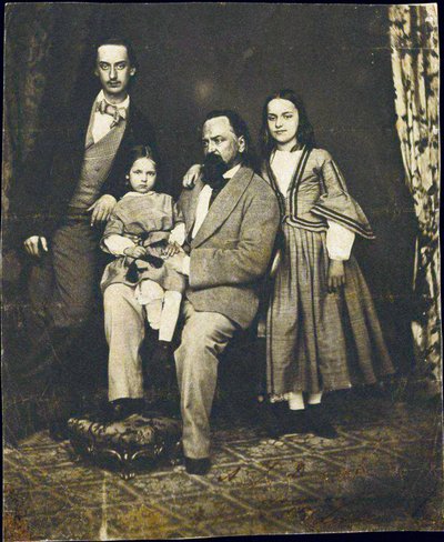 Alexandre Herzen (1812-1870) - Alexander Herzen con sus hijos tras la muerte de su esposa Natalie por Anónimo de Unknown photographer