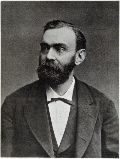 Alfred Nobel a los 50 años - fotografía de Unknown photographer