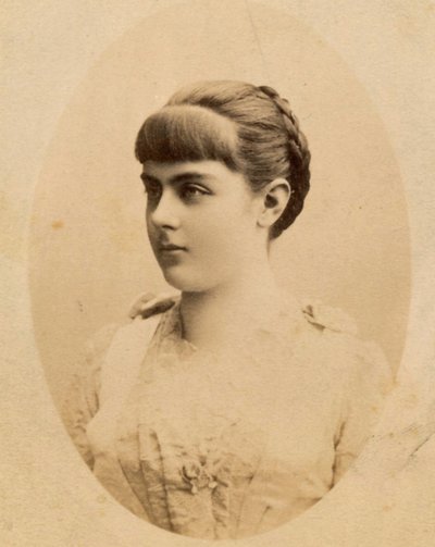 Baronesa Marie Alexandrine "Mary" von Vetsera (19 de marzo de 1871 - 30 de enero de 1889) (foto) de Unknown photographer