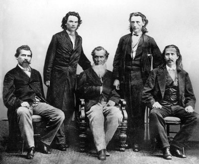 Indios Cherokee en Washington en 1866 para negociar el tratado con los Estados Unidos que se firmará julio-19 l-r John Rollin Ridge Saladin Watie Richard Fields coronel Elias C Boudinot coronel William P Adair de Unknown photographer