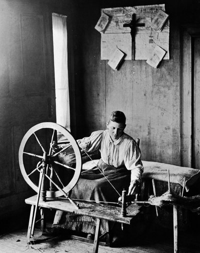 Artesanía de tejido por Nortman circa 1890 de Unknown photographer