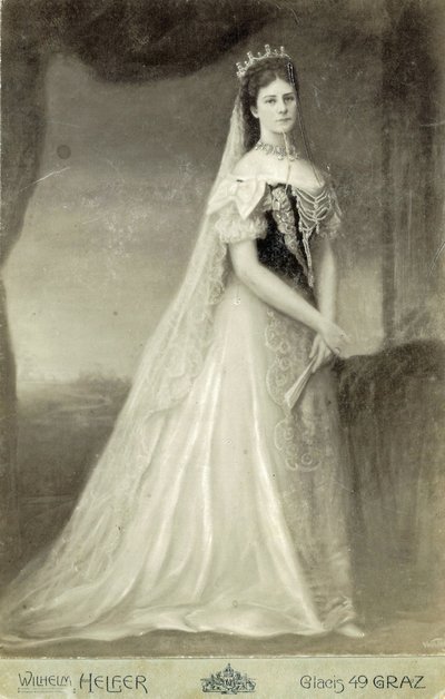 Isabel, emperatriz de Austria y reina consorte de Hungría (24 de diciembre de 1837 - 10 de septiembre de 1898) (foto) de Unknown photographer