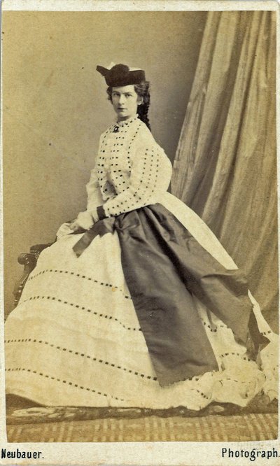 Isabel, emperatriz de Austria y reina consorte de Hungría (24 de diciembre de 1837 - 10 de septiembre de 1898) (foto) de Unknown photographer