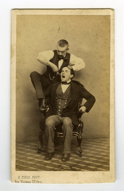 Francia, Fotografía profesional de un dentista sacamuelas de Unknown photographer